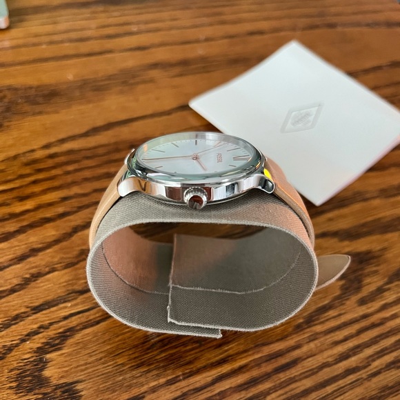 Fossil Suitor Silver White Dial Leather Strap Round Watch Set - Picture 3 of 8